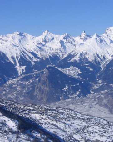 A tranquil setting in Nendaz with beautiful views across the Rhone Valley A tranquil setting in Nendaz with beautiful views across the Rhone Valley